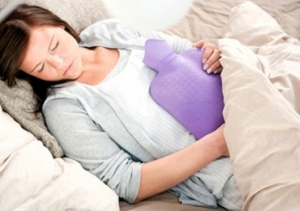 Chữa đau bụng kinh tức thời tại nhà bằng cách giữ ấm cơ thể 